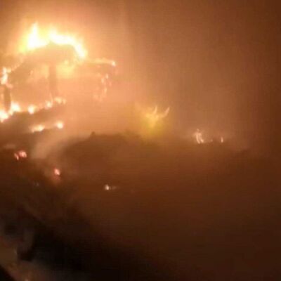 Çatılardan atlayıp girdiği evini yaktı!