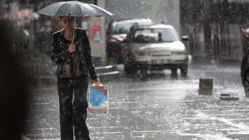 Meteoroloji saat vererek uyardı! 7 bölgede sağanak!