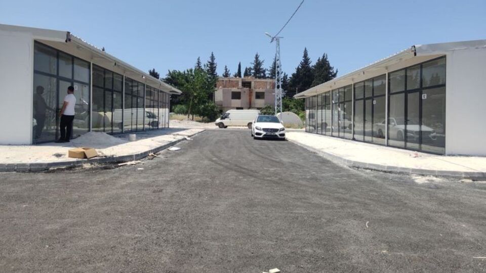 Hatay'da 96 prefabrik iş yeri teslim edildi
