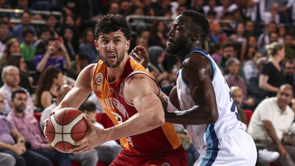 Türk Telekom seride 1-0 öne geçti