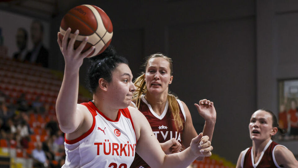 Potanın Perileri, Letonya'yı devirdi