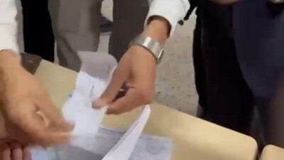 Ağabeyinin yerine oy kullanmak isterken yakalandı