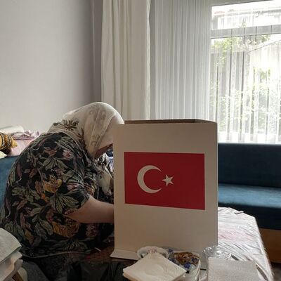 Hasta veya engelliler için "seyyar sandık"