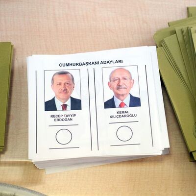 Adayların oy kullandığı sandıklardan kim önde çıktı?