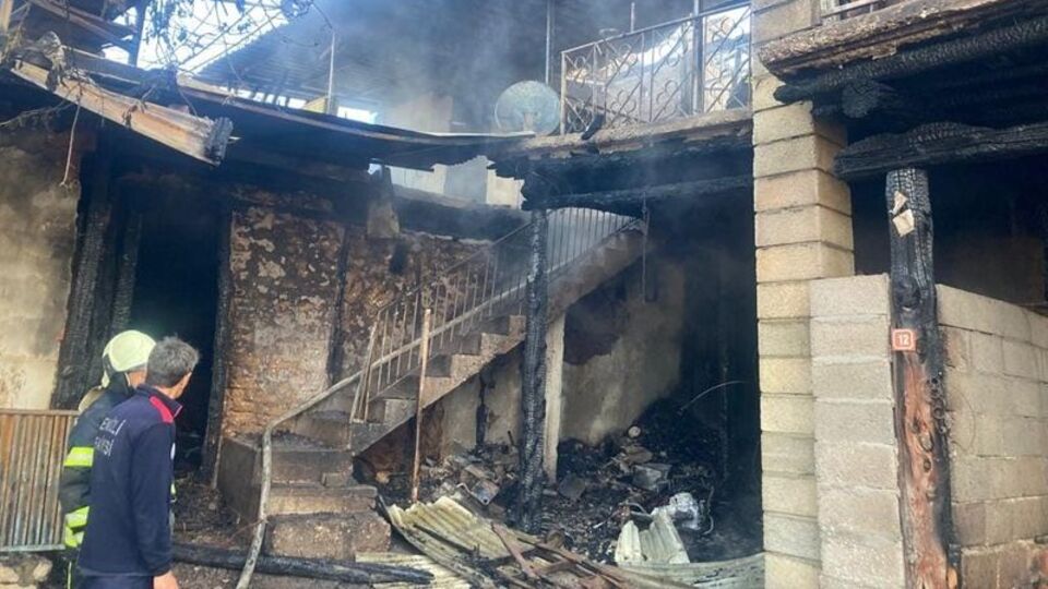 Denizli'de yangın: 30 küçükbaş öldü