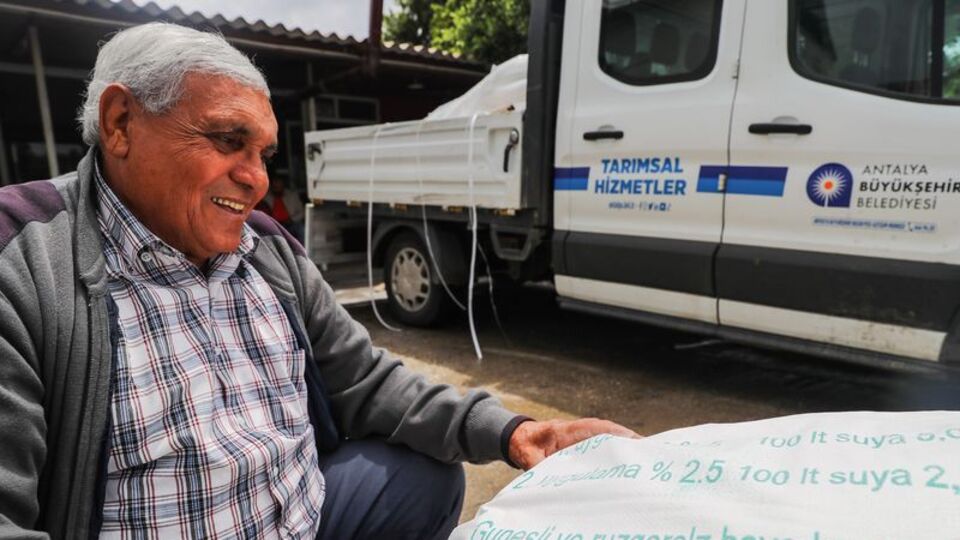 Antalya'da çiftçilere kaolin kili dağıtıldı