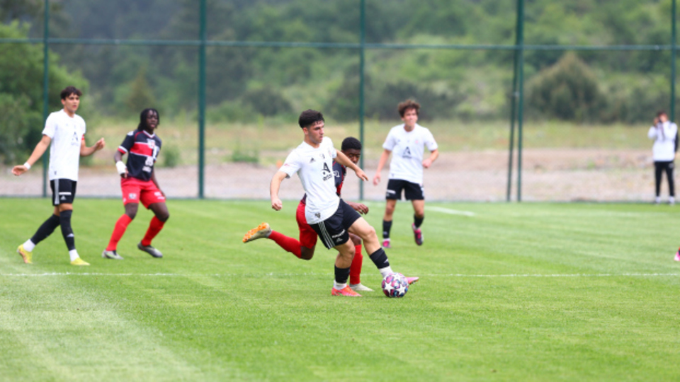 Beşiktaş altyapısı yeni sahasına kavuştu