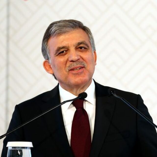 Abdullah Gül'den Cumhurbaşkanı Erdoğan'a tebrik