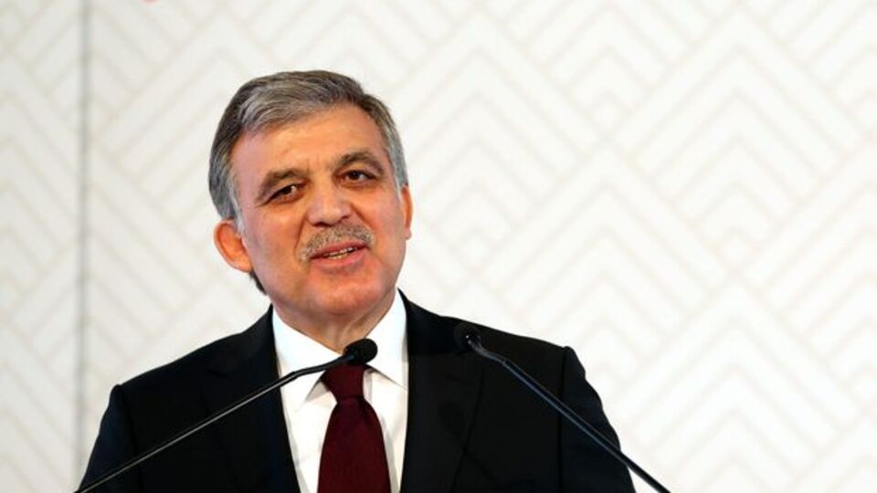 Abdullah Gül'den Cumhurbaşkanı Erdoğan'a tebrik