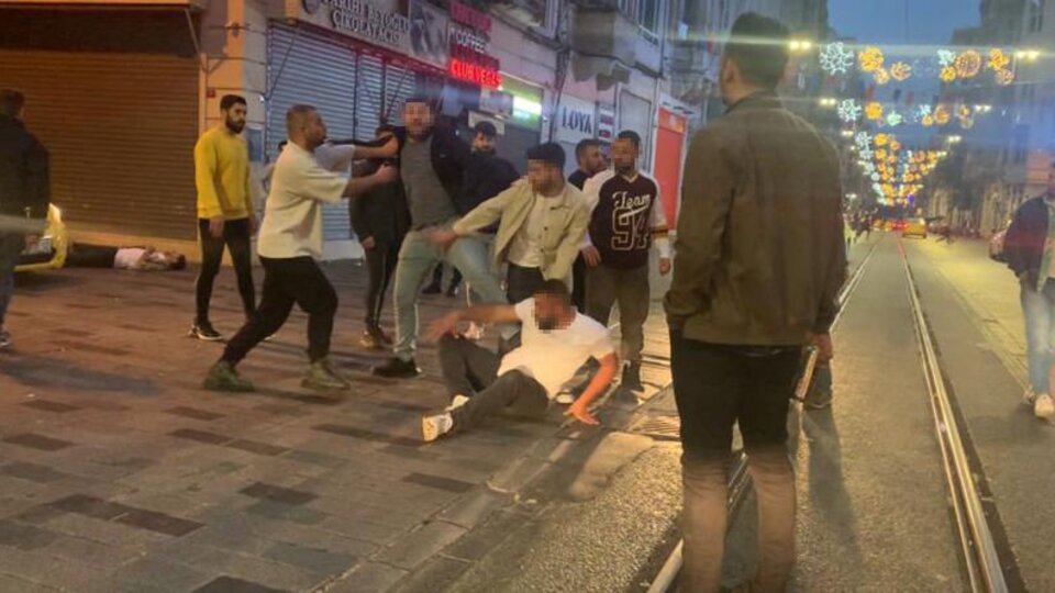 İstanbul'da yaşandı! Tekme tokat saldırıp bayılttılar