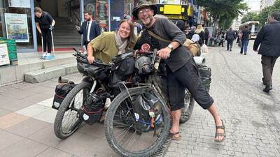 İngiliz çift İstanbul'dan Tokyo'ya bisikletleriyle yola çıktı