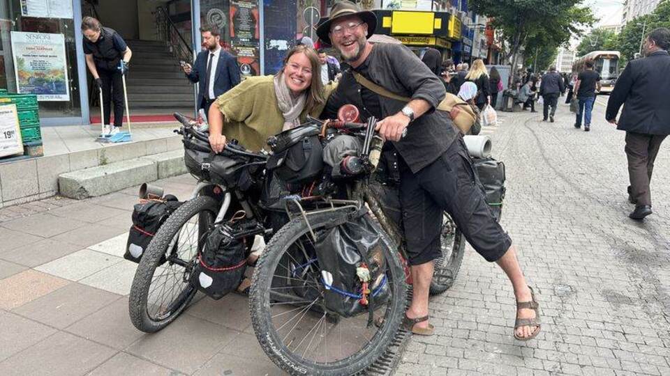İngiliz çift İstanbul'dan Tokyo'ya bisikletleriyle yola çıktı