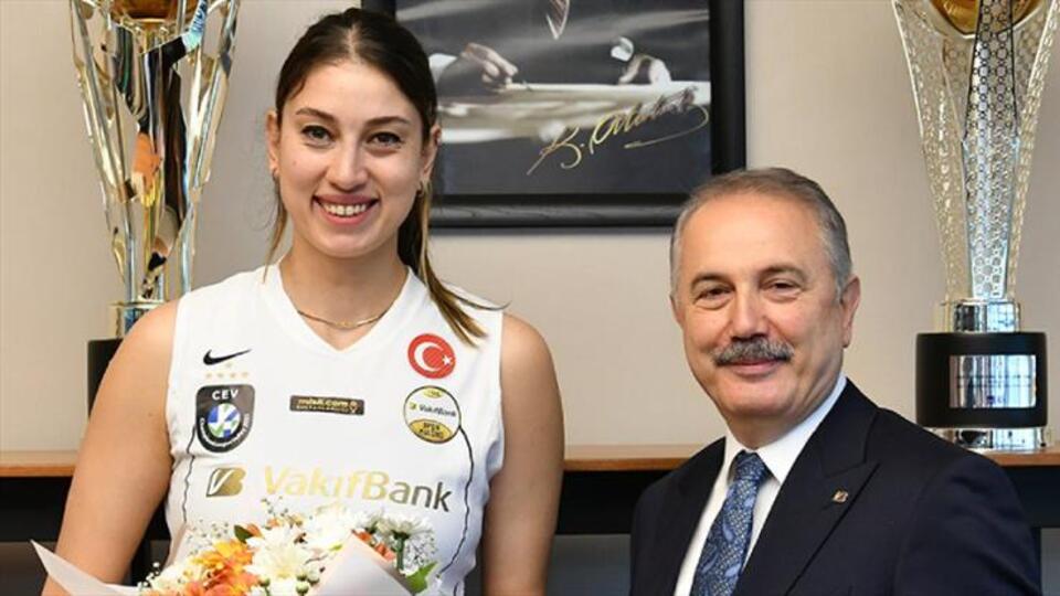 VakıfBank'ta Kübra Akman ile yollar ayrıldı