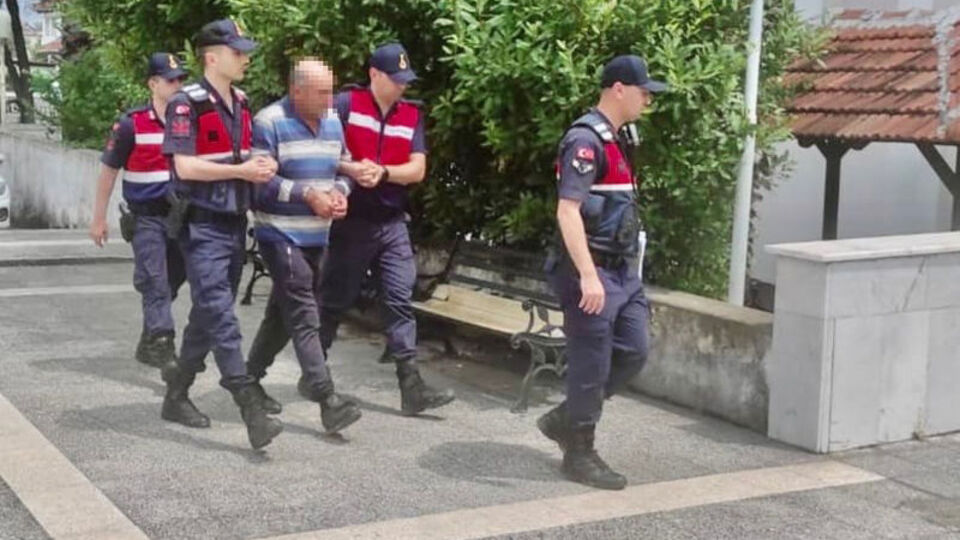 Bir kadın evinin balkonunda av tüfeğiyle öldürüldü