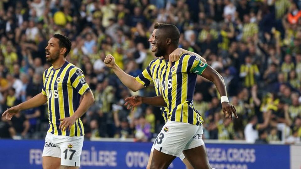 Valencia, Alex'in gol rekorunu kırdı