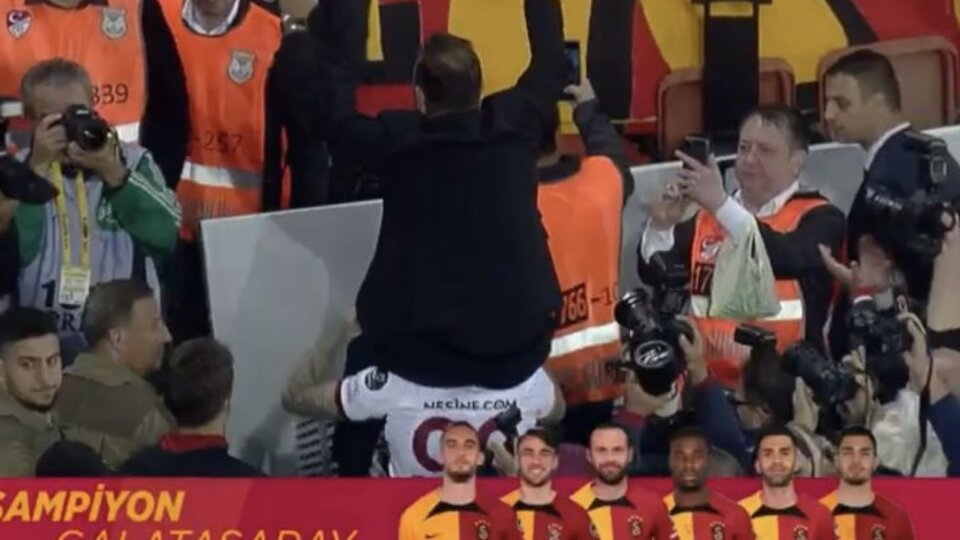 Icardi, Buruk'u omuzlarına aldı!