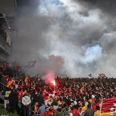 Galatasaray şampiyonluğu Florya'da taraftarıyla kutladı