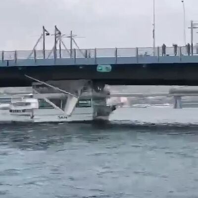Facianın eşiğinden dönüldü! Tekne Galata Köprüsü'ne çarptı