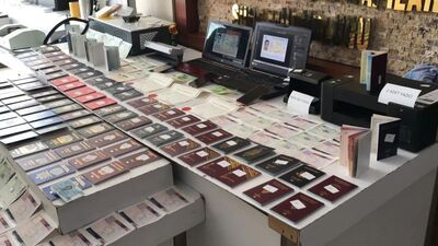 Sahte pasaport üreten şebekeye baskın!