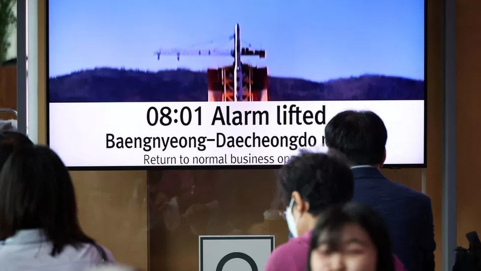 Kuzey Kore'nin ilk askeri keşif uydusunu uzaya gönderme denemesi başarısızlıkla sonuçlandı