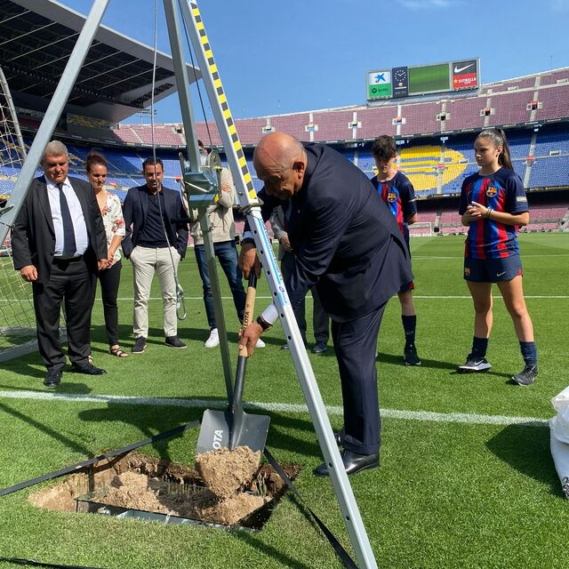 Barcelona'nın ünlü stadı Camp Nou'ya Türk imzası