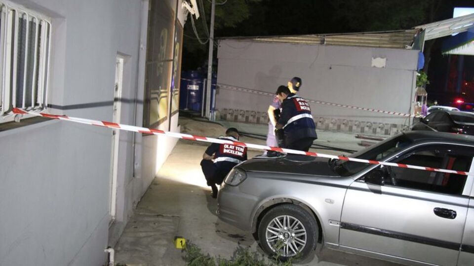 Akaryakıt istasyonunda silahlı kavga: 5 yaralı