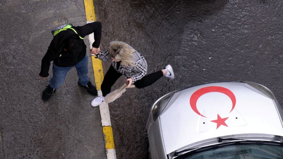 Sağanak yağış uyarısı! İç bölgeler için sel uyarısı