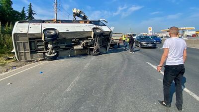 İşçi servisi TIR'a çarpıp devrildi! Çok sayıda yaralı var