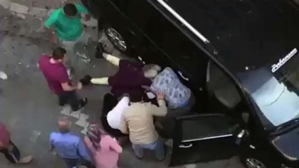 Cinayete teşebbüs! Sokağa hızlı girip 3 kişiyi ezdi