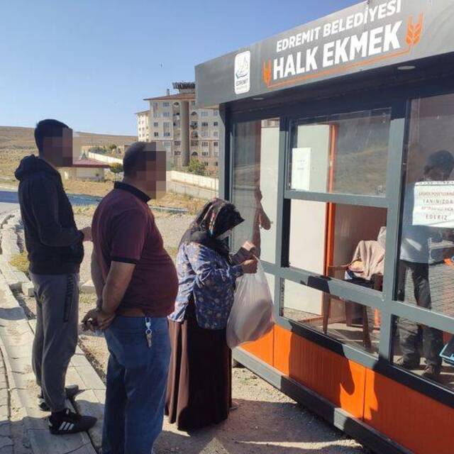 Edremit'te belediye halk ekmek satışını durdurdu