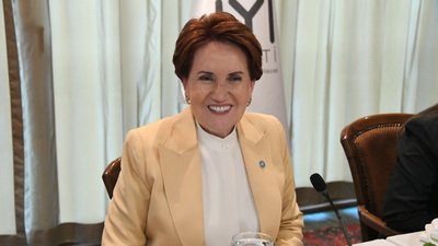 Akşener 28. dönem milletvekilleriyle buluştu