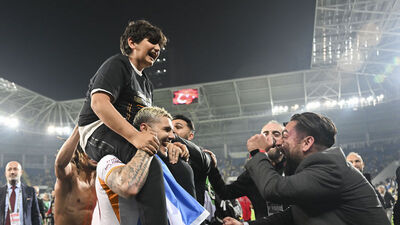 Baba oğul sevindiler!