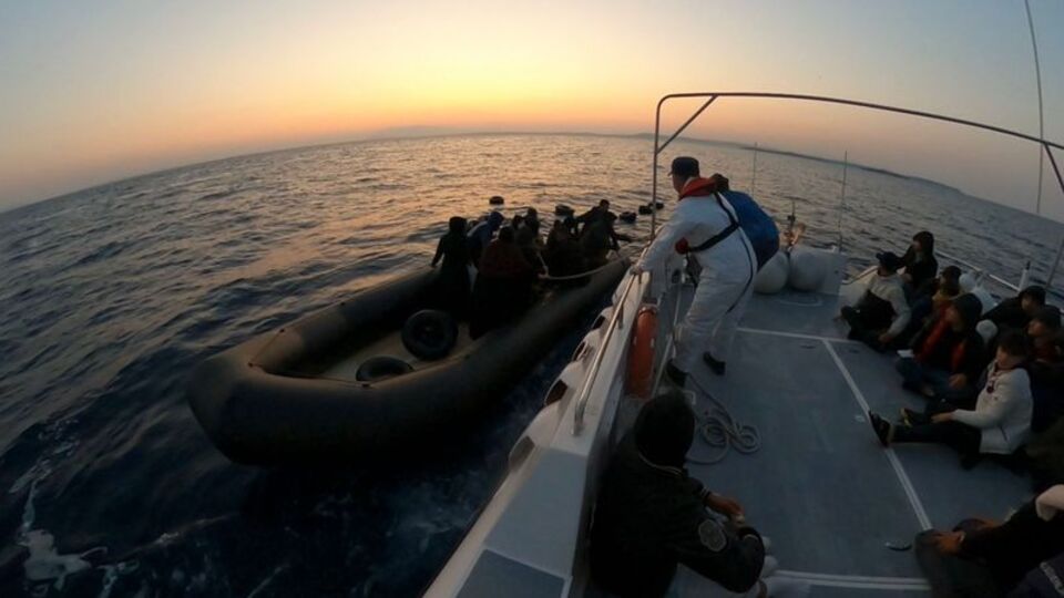 Çeşme açıklarında 31 düzensiz göçmen yakalandı