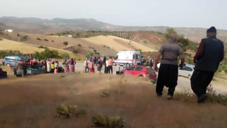Gaziantep'te traktör devrildi: 3 ölü