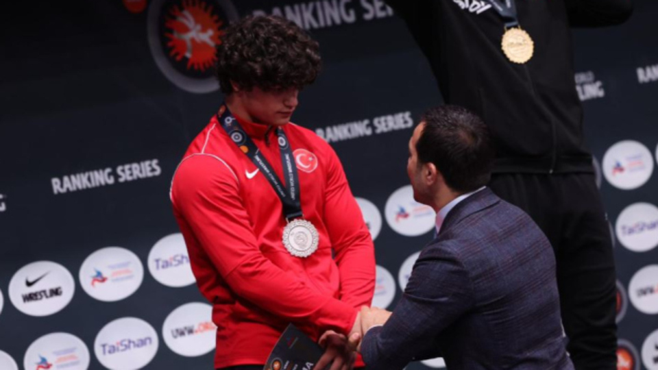 Milli güreşçilerden 3 madalya daha