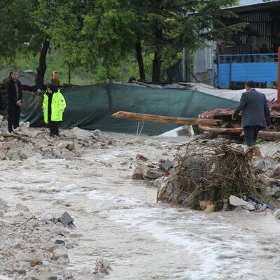 Eskişehir'deki sel 3 evi yıktı