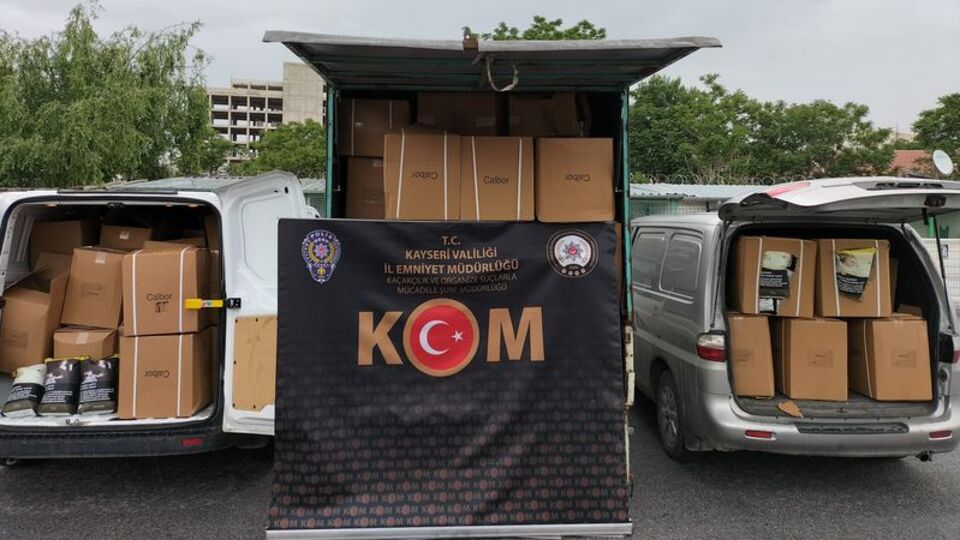 Kayseri'de 3 tona yakın sahte bandrollü tütün ele geçirildi