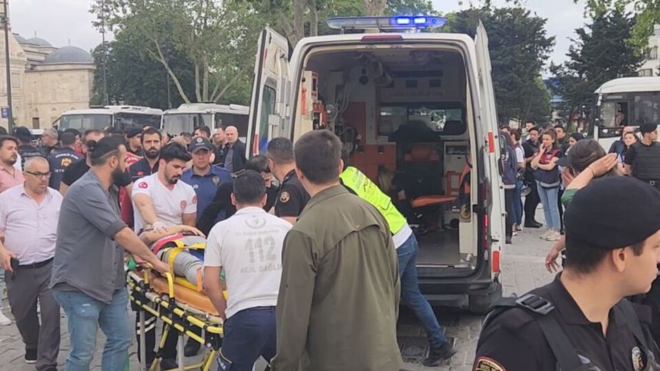 Ağaç dalının altında kalan kadın yaralandı