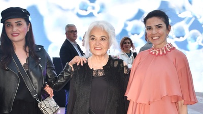 Törenle kapılarını açtı