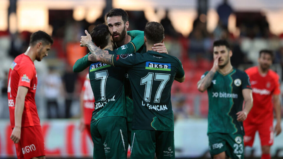 Giresunspor umudunu son haftaya taşıdı!