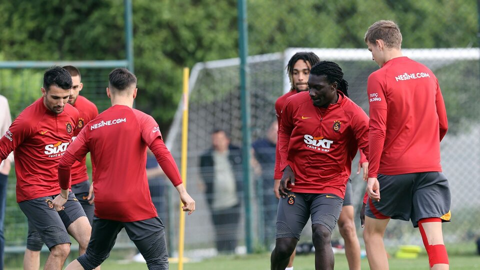 Şampiyon Galatasaray, derbiye hazır