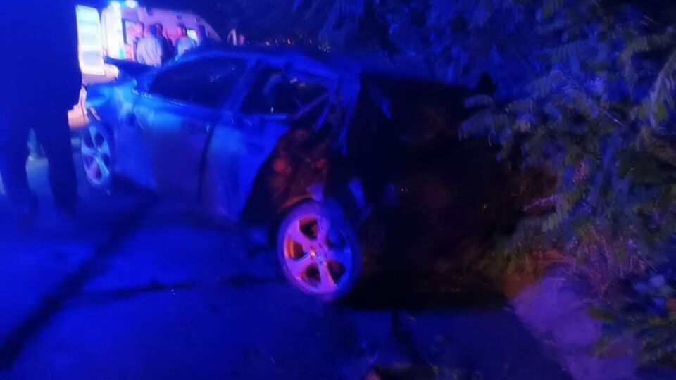 Kontrolden çıkan araba takla attı