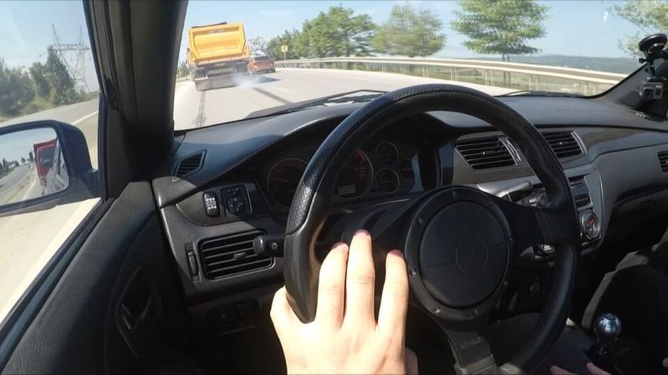 Bu kez 2 hafriyat kamyonu birden makas attı!