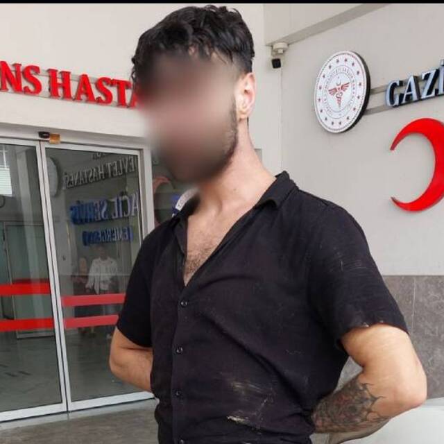 Birlikte yaşadığı kadını elinde bıçakla darp etti