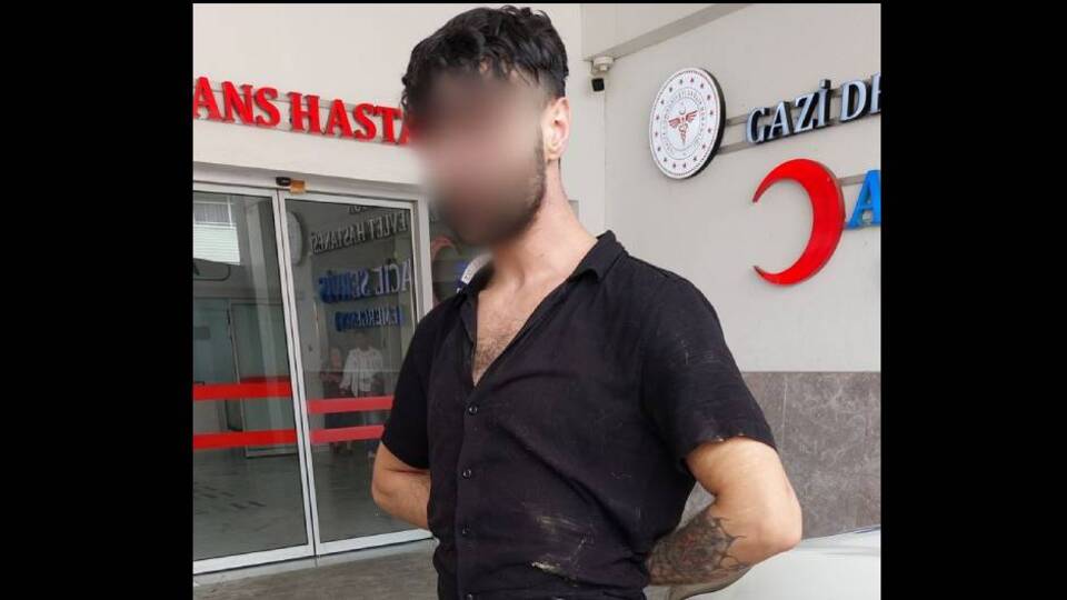 Birlikte yaşadığı kadını elinde bıçakla darp etti