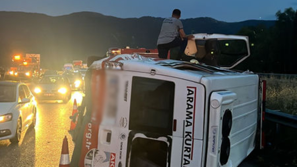 Otoyolda zincirleme kaza: 6 yaralı