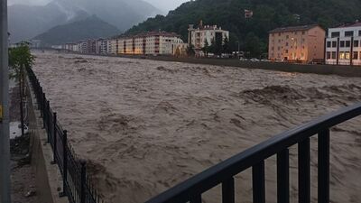 Kastamonu'da dere suları yükseldi, su baskınları meydana geldi