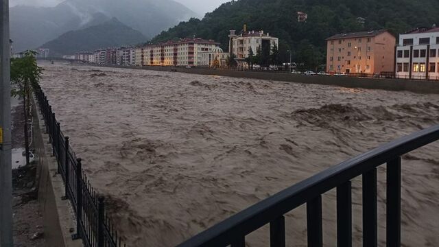 Kastamonu'da dere suları yükseldi, su baskınları meydana geldi