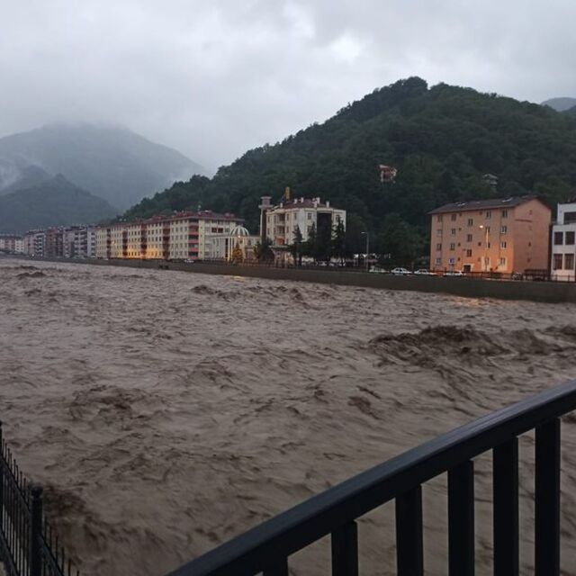 Kastamonu'da dere suları yükseldi, su baskınları meydana geldi