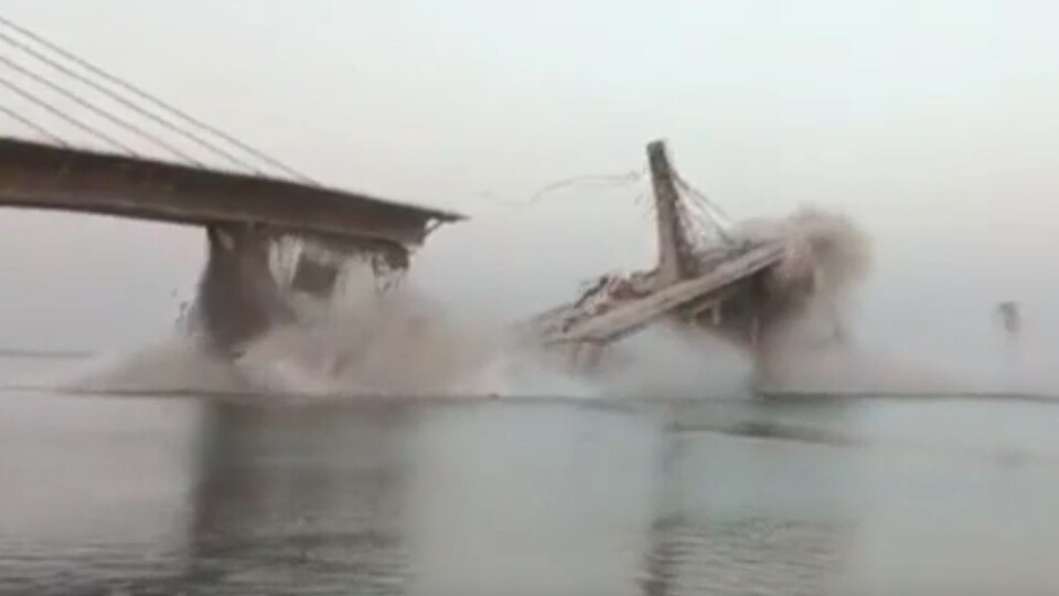 Hindistan'da köprü 2. kez çöktü